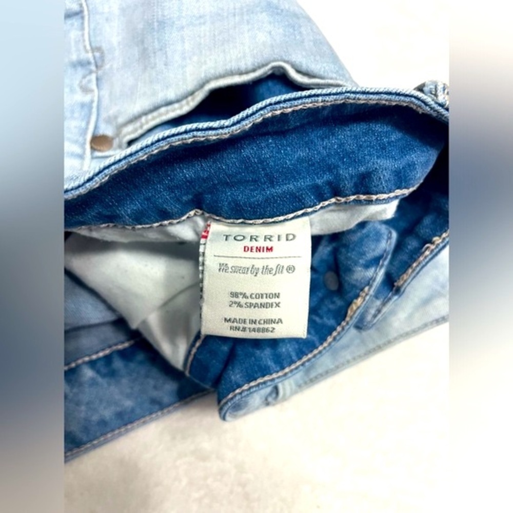 Torrid women’s plus size 22 essential blue jean denim raw hem cozy shorts - Picture 7 of 7